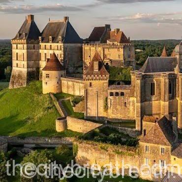 Château de Biron, lieu de tournage des Visiteurs 2